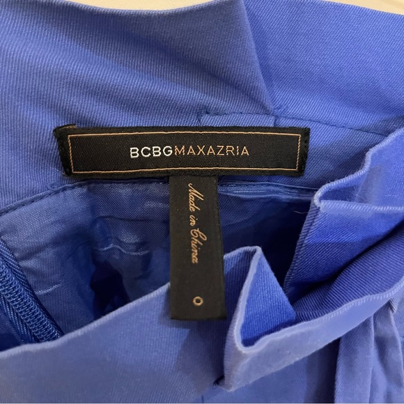 BCBGmaxazria blue mini skirt with an integrated belt. - Picture 2 of 6
